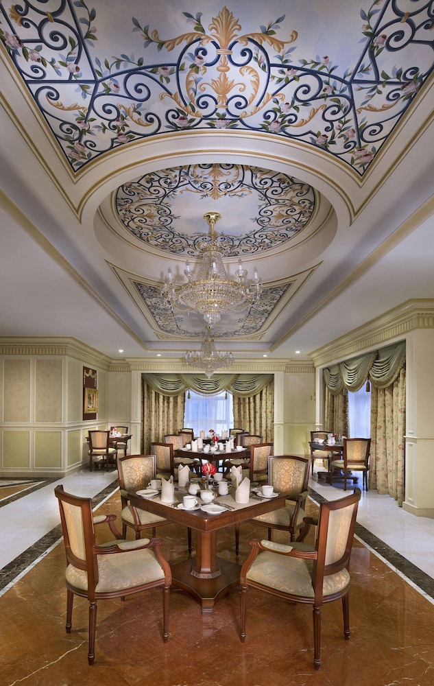 Royal Rose Hotel — снимок 17