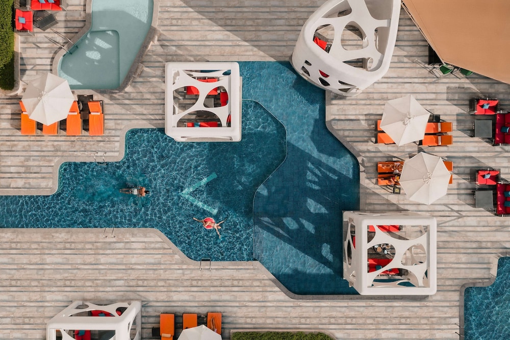 V Hotel Dubai, Curio Collection by Hilton — вид курорта