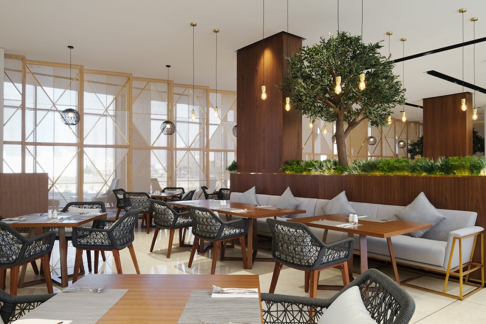 Avani Muscat Hotel & Suites — снимок 10