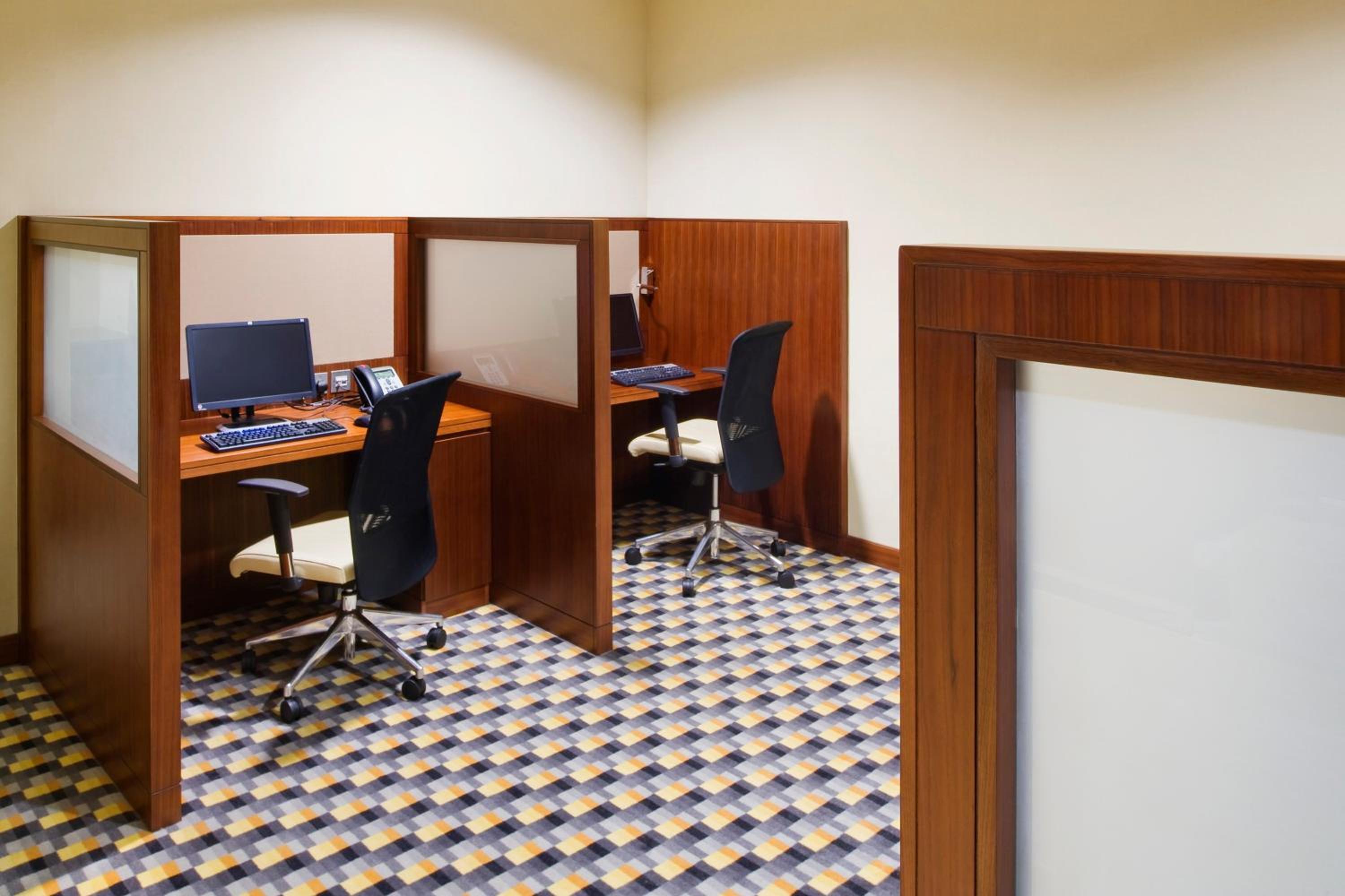 Crowne Plaza Sohar, an IHG Hotel — снимок 8