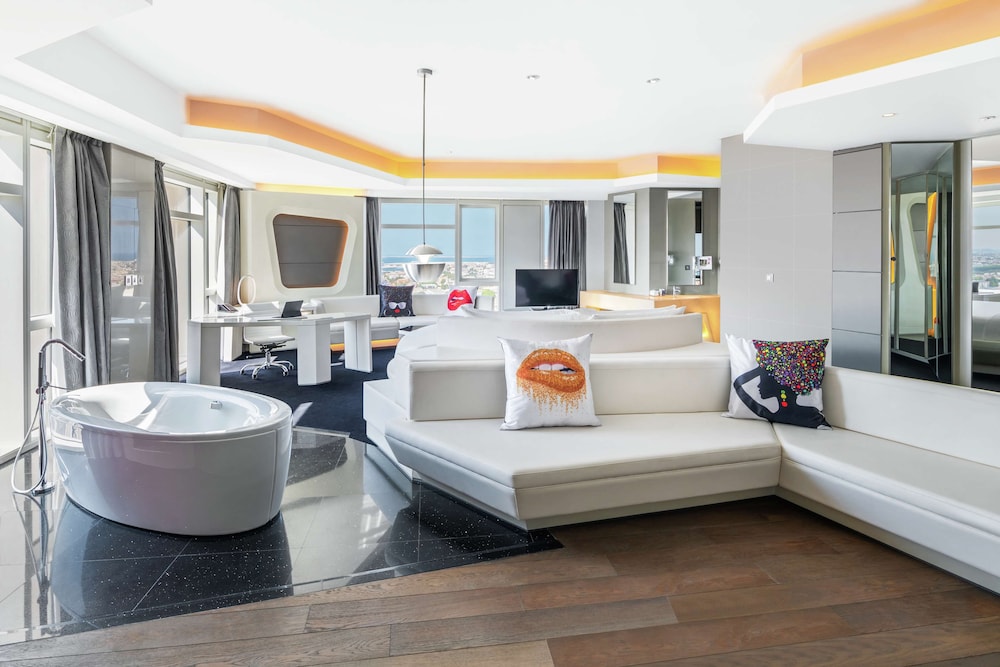 V Hotel Dubai, Curio Collection by Hilton — снимок 9
