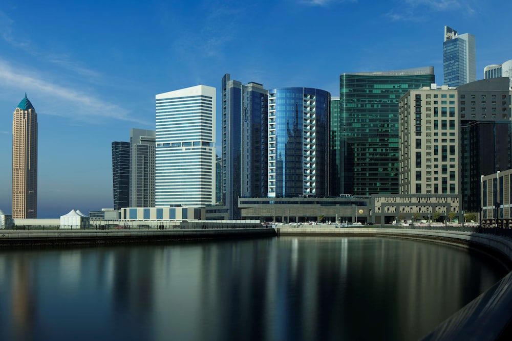 Radisson Blu Hotel Dubai Waterfront — вид курорта