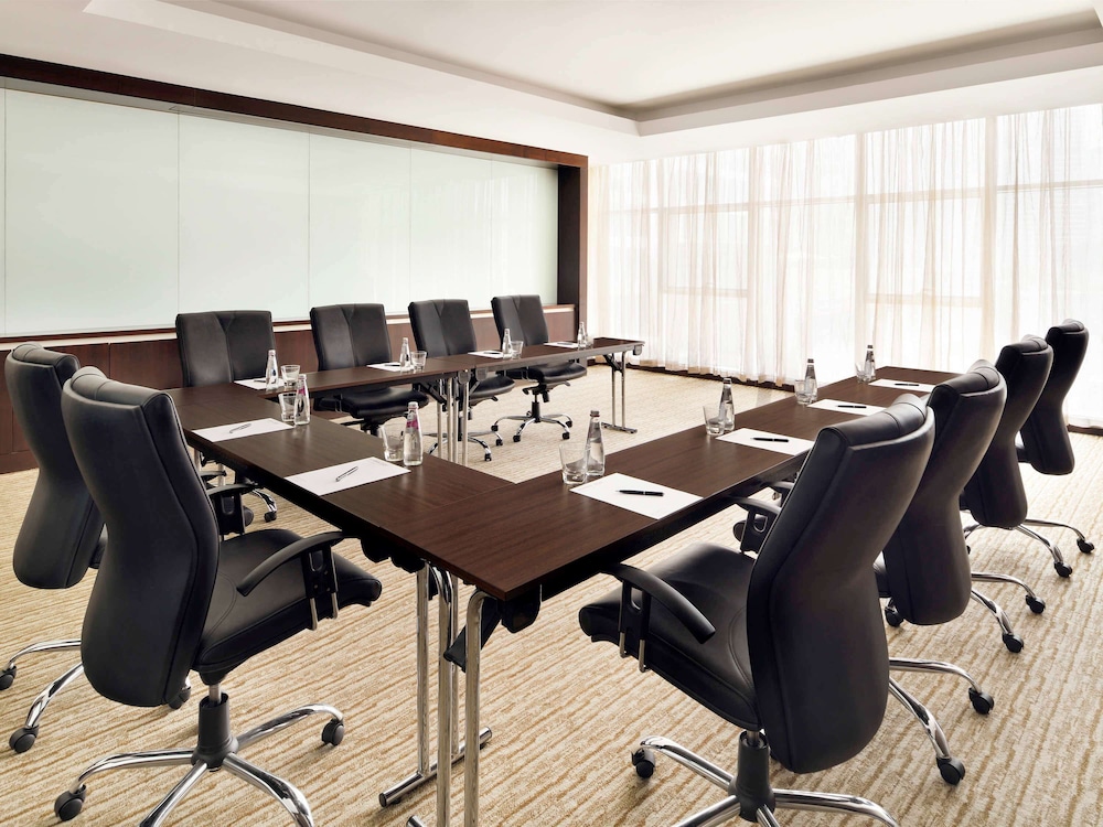 Mövenpick Hotel Jumeirah Lakes Towers — снимок 2