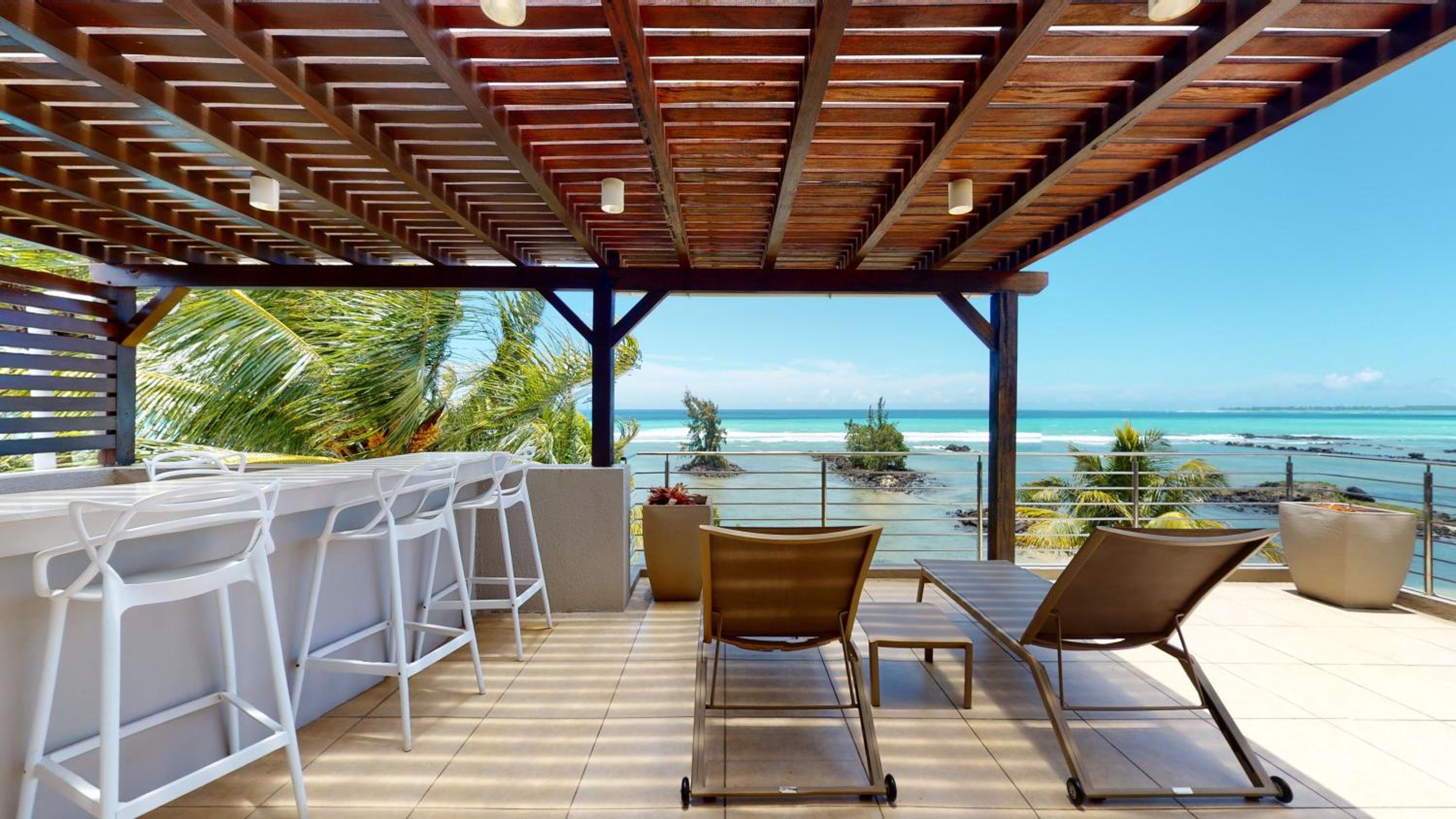 Bon Azur Beachfront Suites and Penthouses by Lov — снимок 21