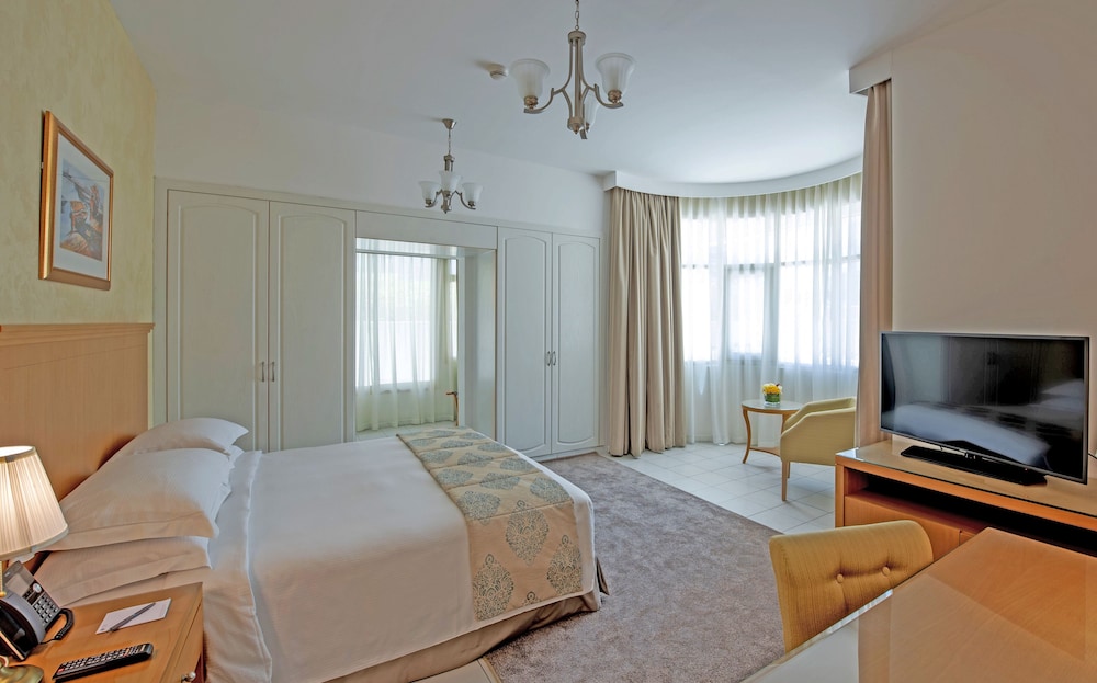 Swissôtel Al Murooj Dubai — снимок 22