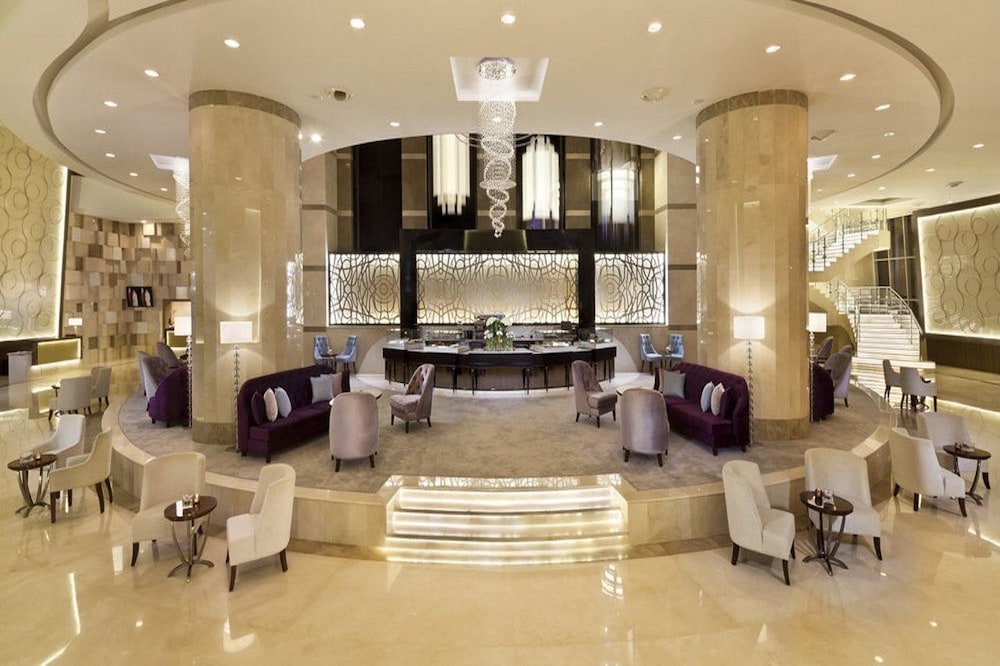 Crowne Plaza Doha West Bay, an IHG Hotel — вид курорта