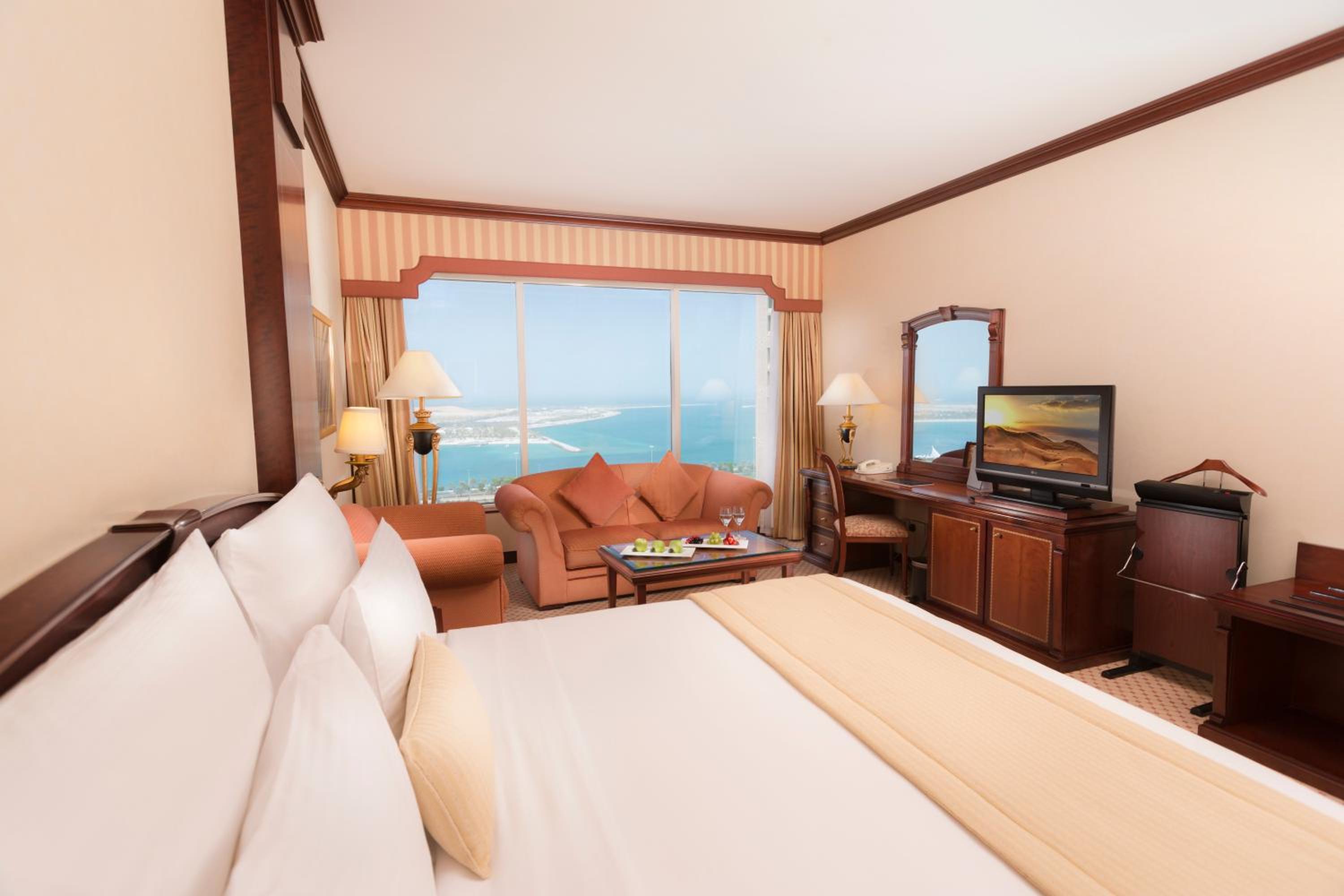 Corniche Hotel Abu Dhabi — снимок 17
