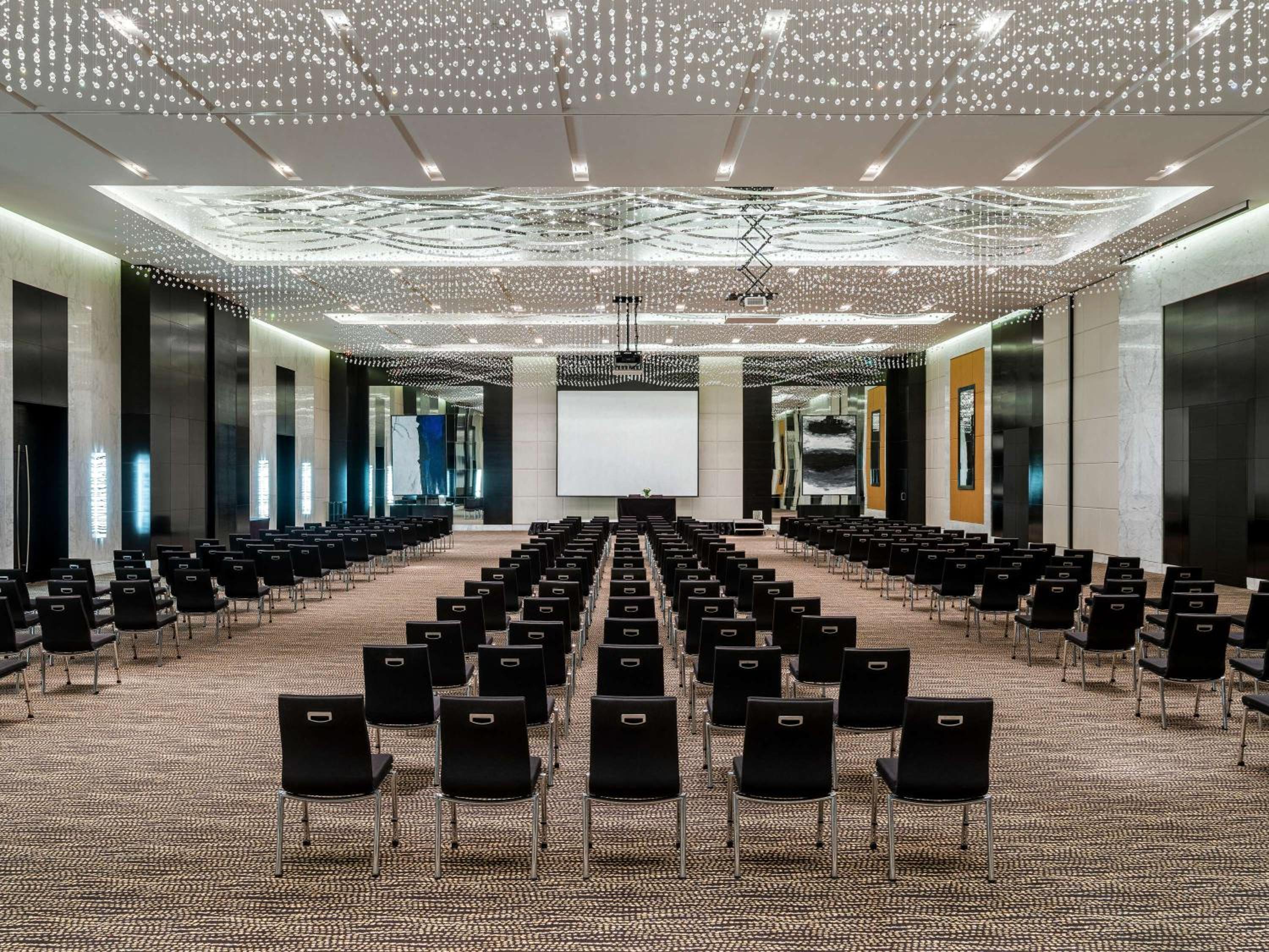 Sofitel Abu Dhabi Corniche — снимок 26