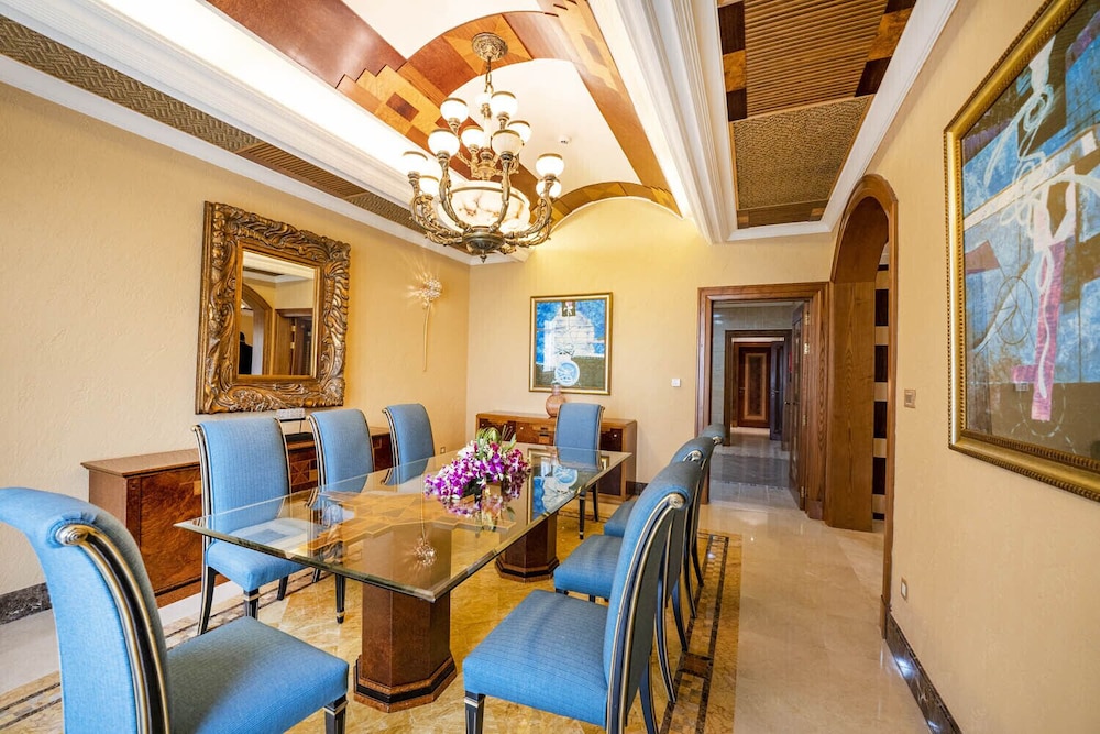 Al Raha Beach Hotel — снимок 11