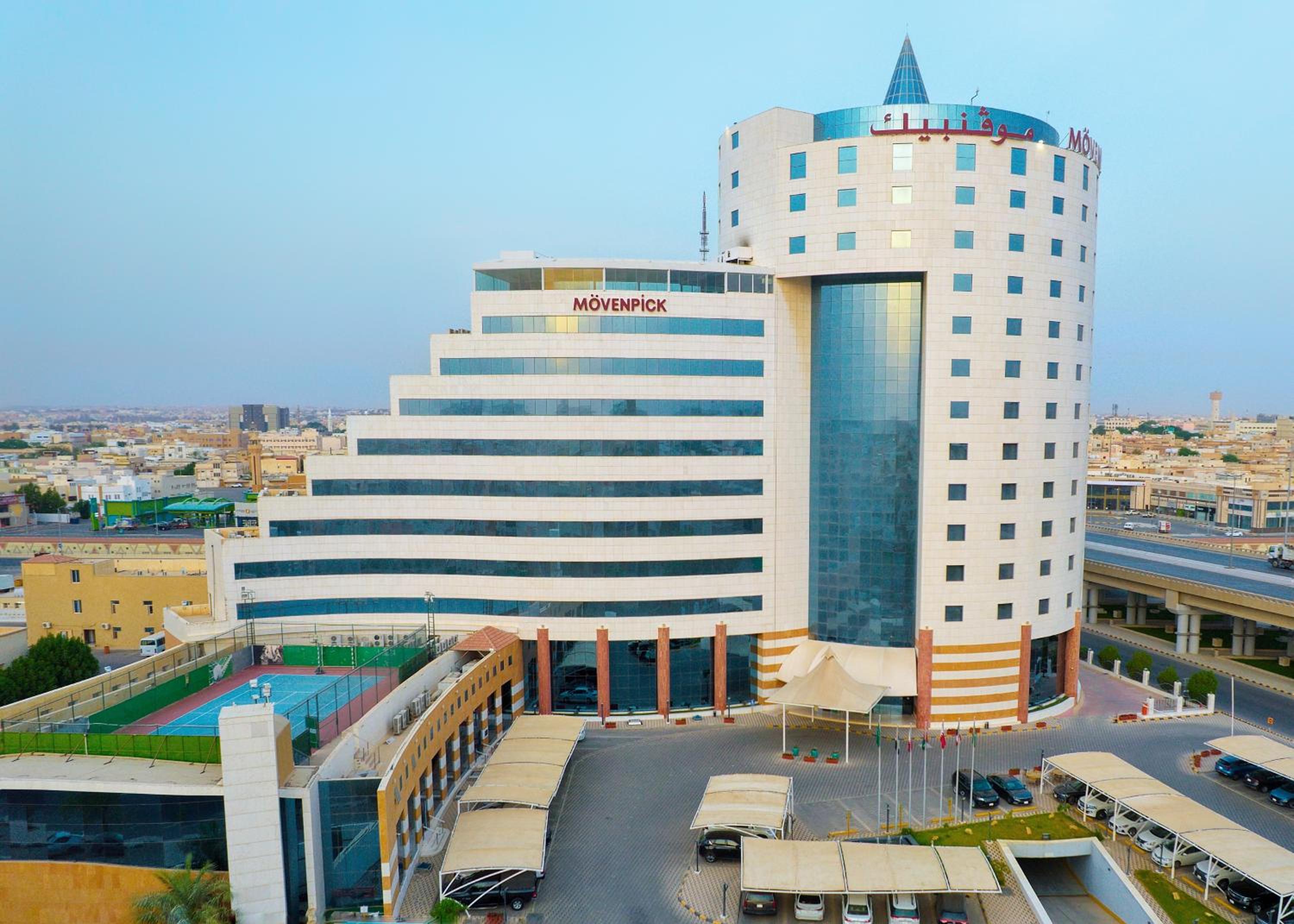 Mövenpick Hotel Qassim — вид курорта