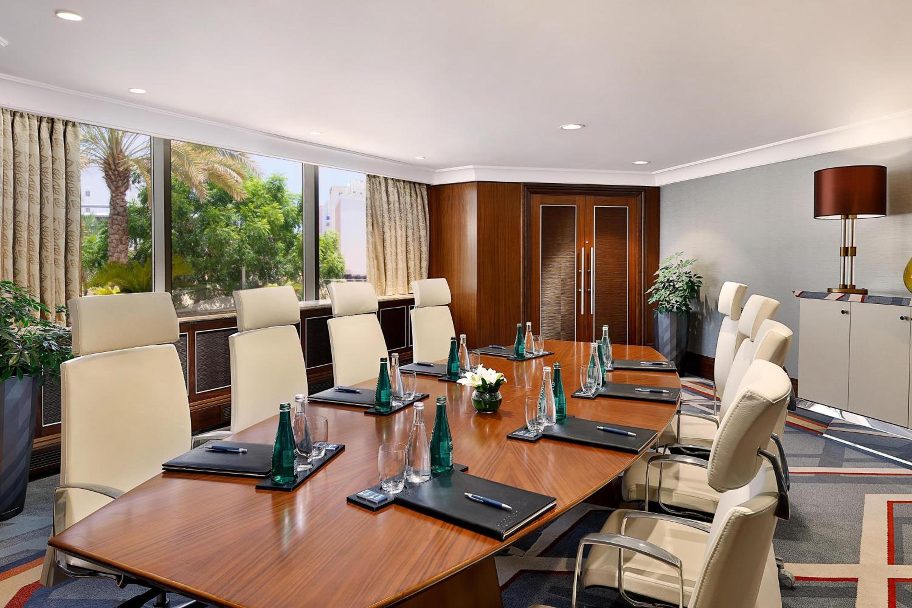 Sheraton Oman Hotel — снимок 22