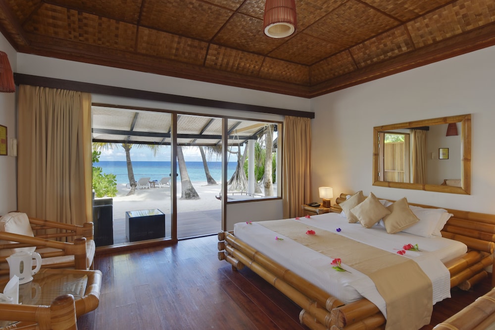 Angaga Island Resort and Spa — снимок 17
