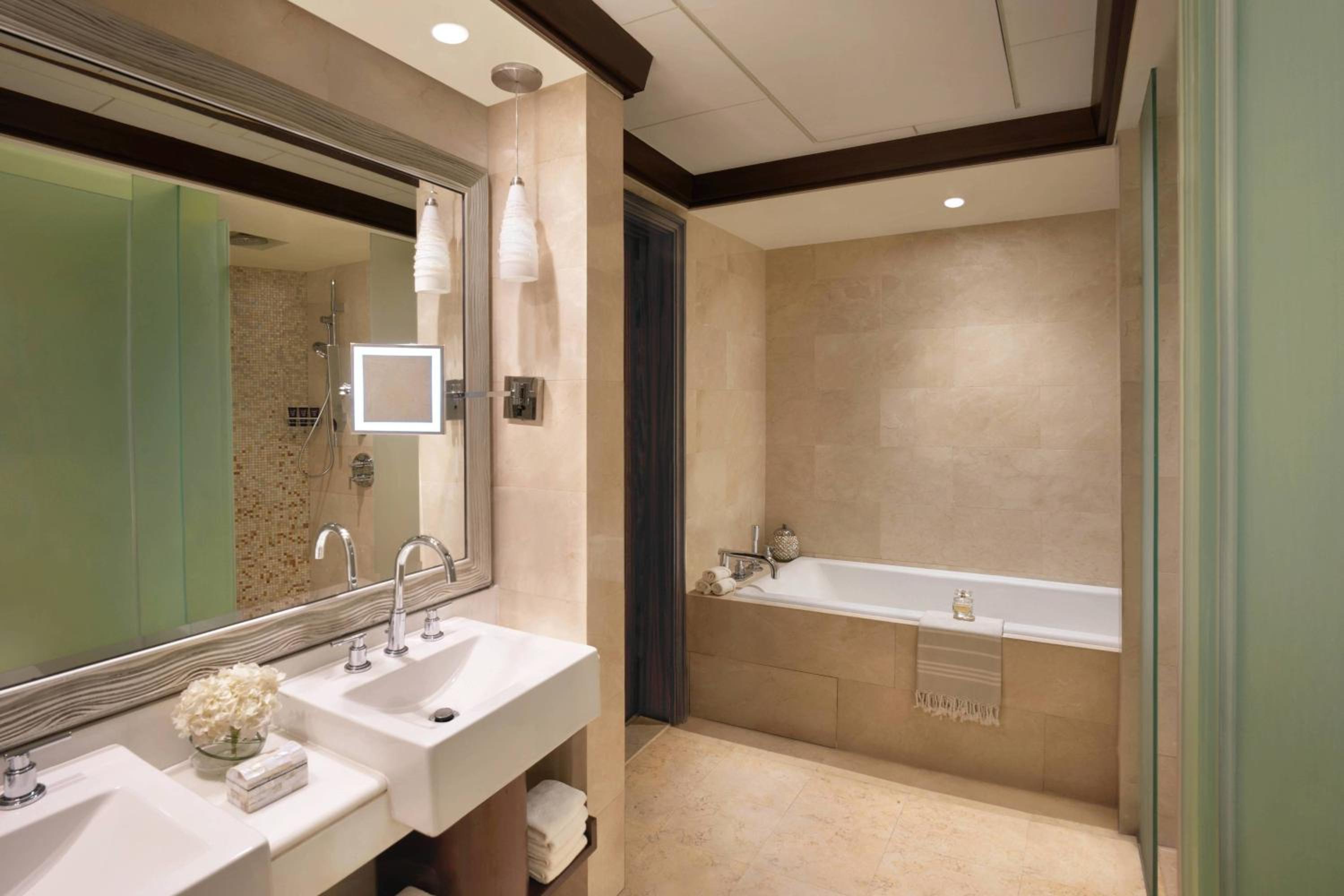 The Ritz-Carlton Abu Dhabi, Grand Canal — снимок 29