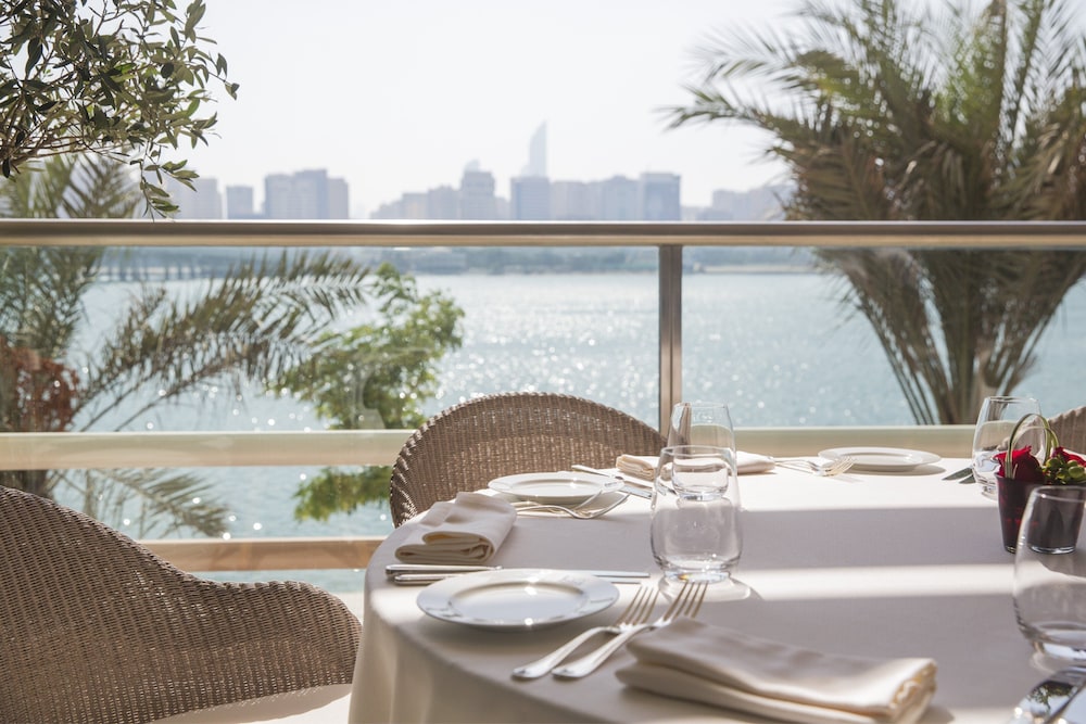 Four Seasons Hotel Abu Dhabi at Al Maryah Island — снимок 18