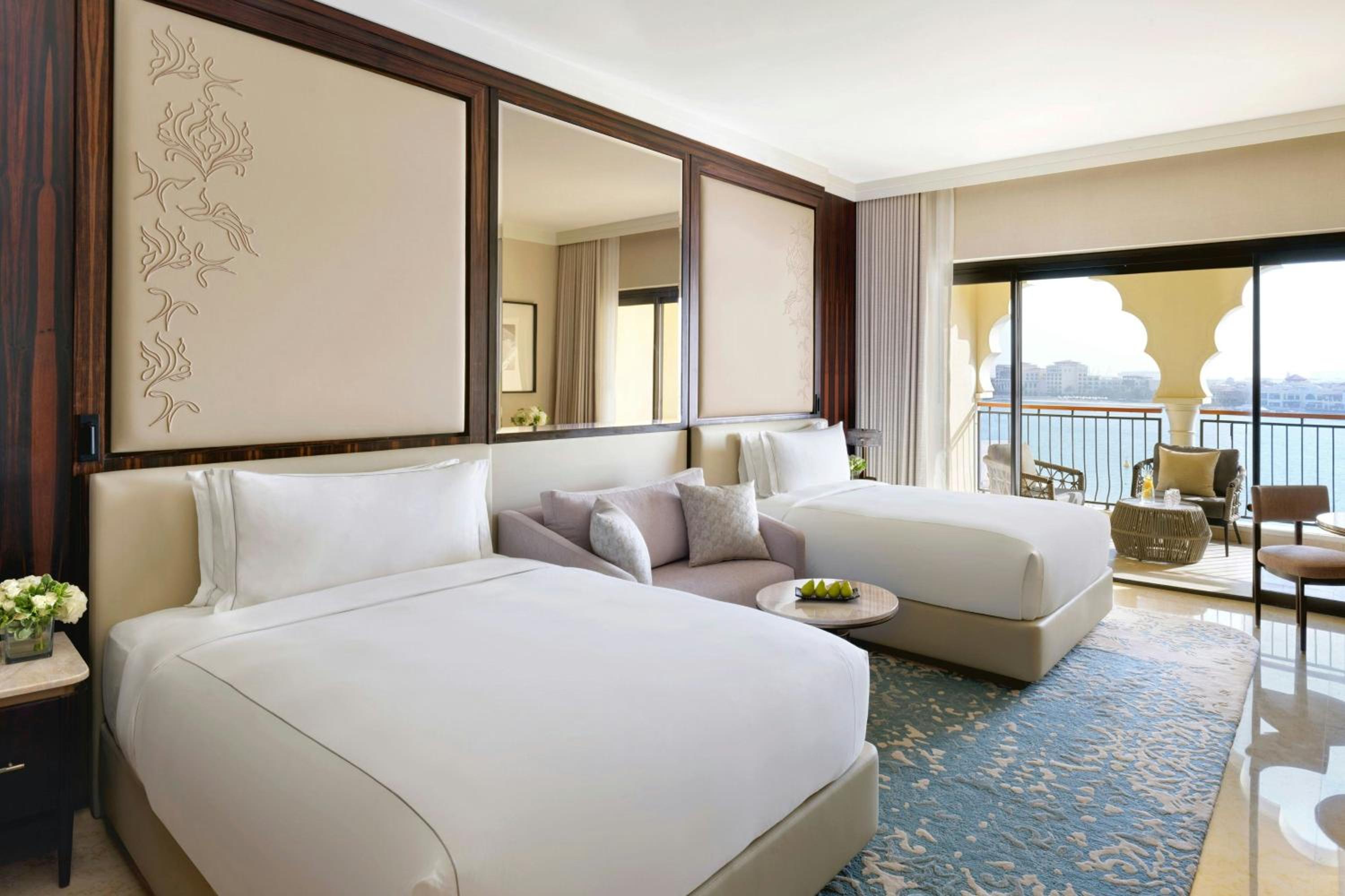 The Ritz-Carlton Abu Dhabi, Grand Canal — снимок 16