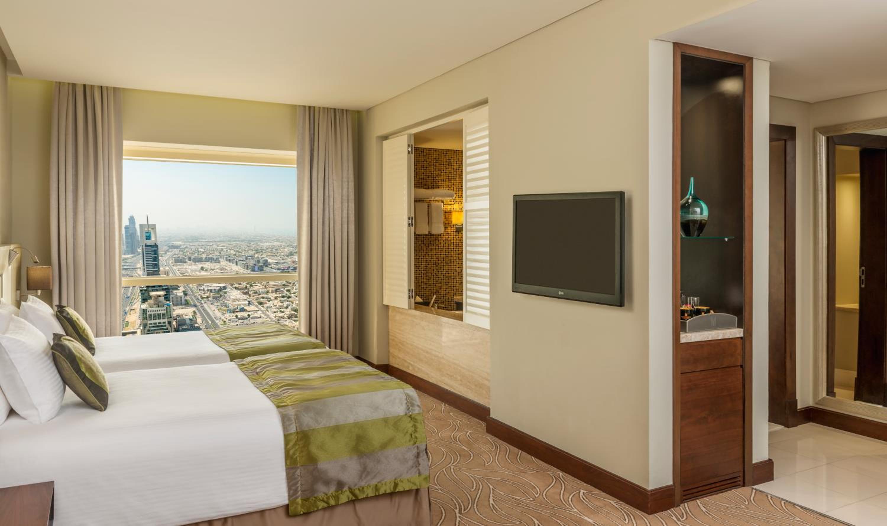 The Tower Plaza Hotel — снимок 19