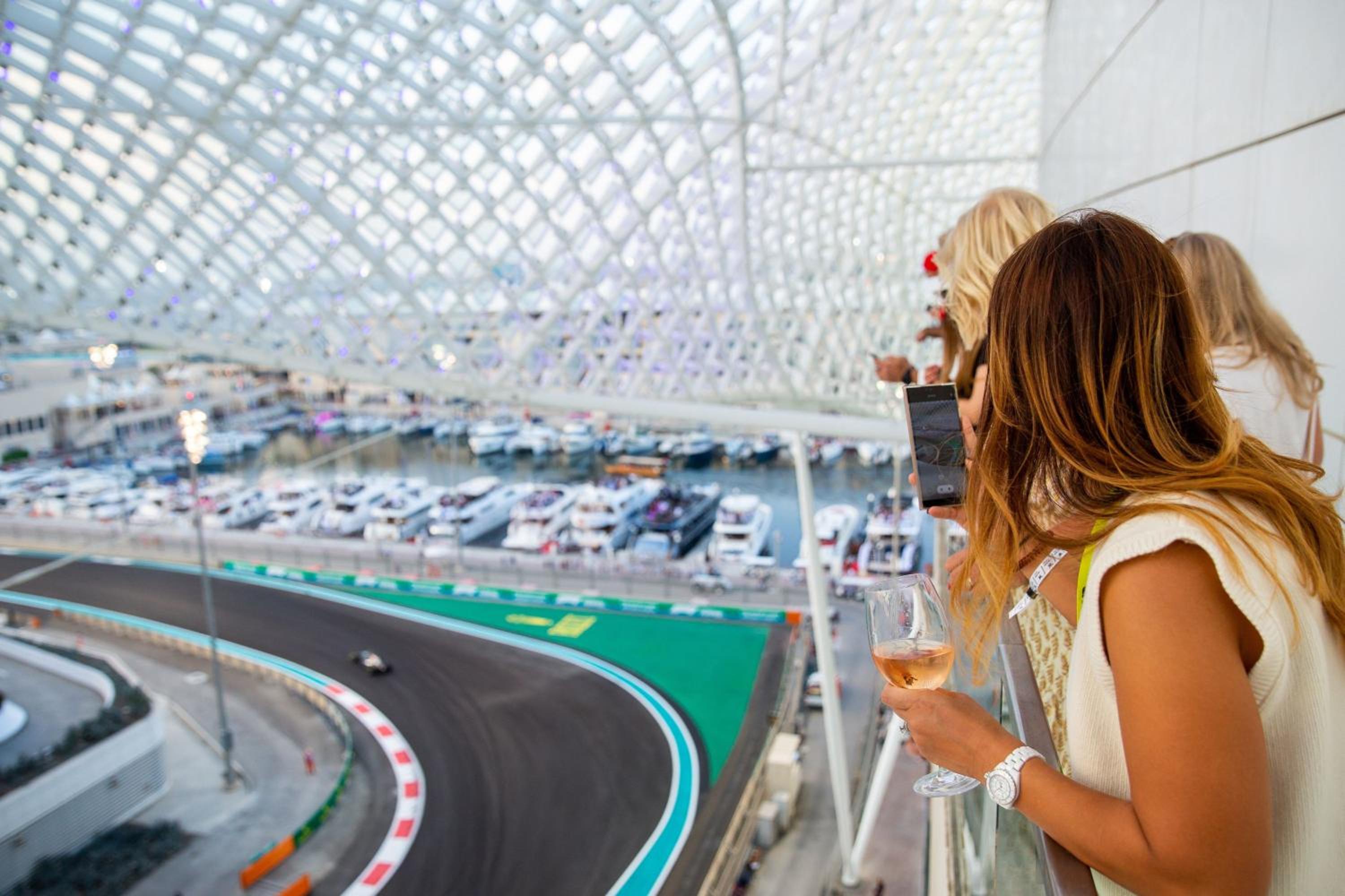 W Abu Dhabi - Yas Island — снимок 12