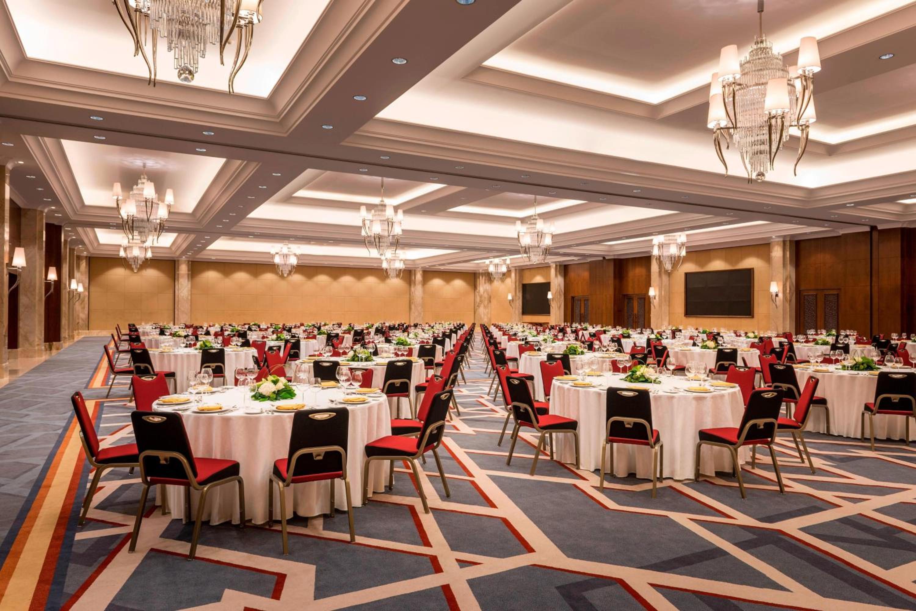 Sheraton Oman Hotel — снимок 27