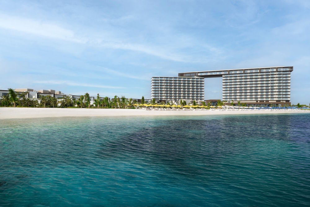 Mövenpick Resort Al Marjan Island — вид курорта