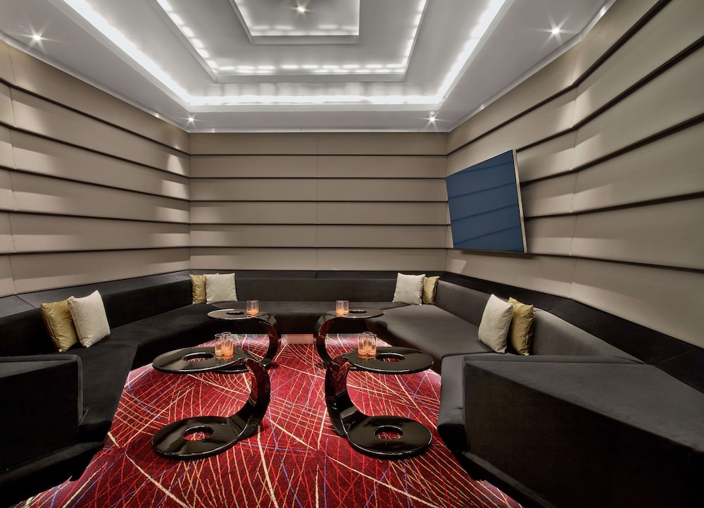 V Hotel Dubai, Curio Collection by Hilton — снимок 8