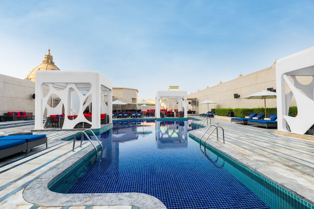 V Hotel Dubai, Curio Collection by Hilton — снимок 7