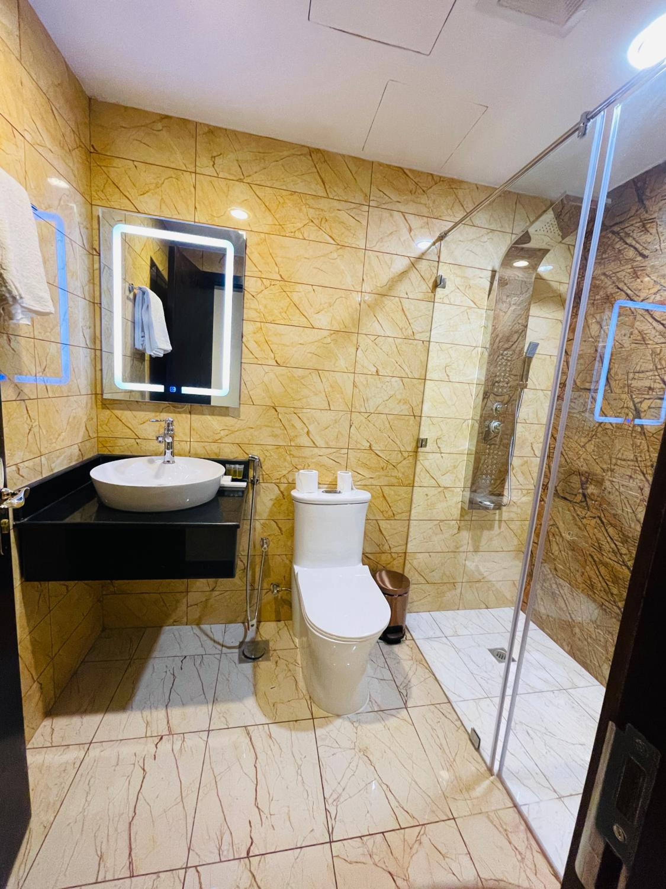 Kiev Tower Hotel Apartments — снимок 9