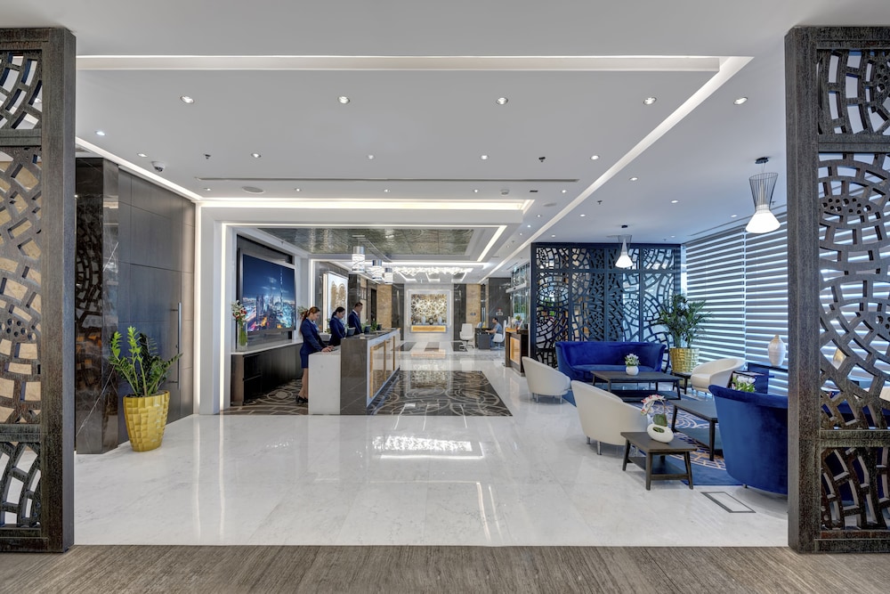 Royal Continental Suites — снимок 7