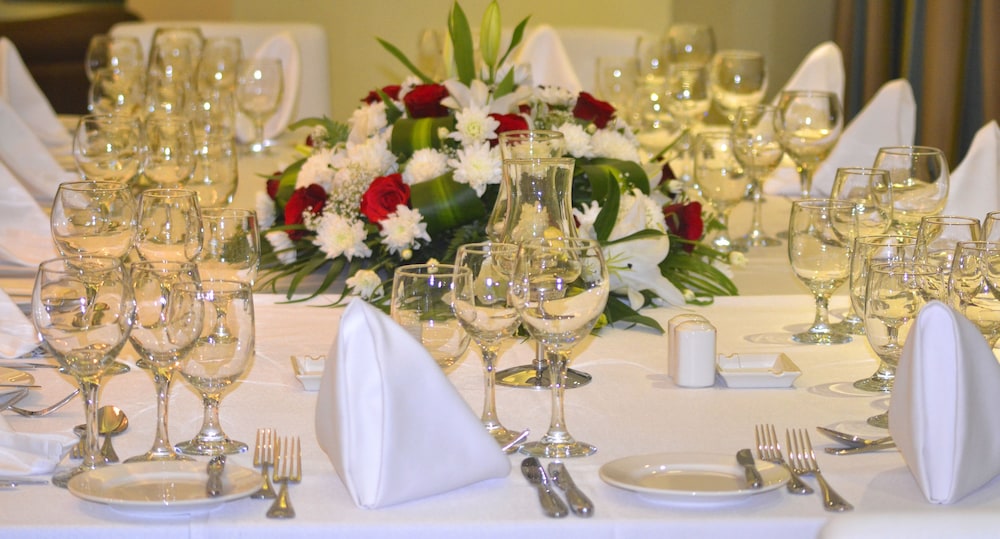 Magnum Hotel & Suites West Bay — снимок 8
