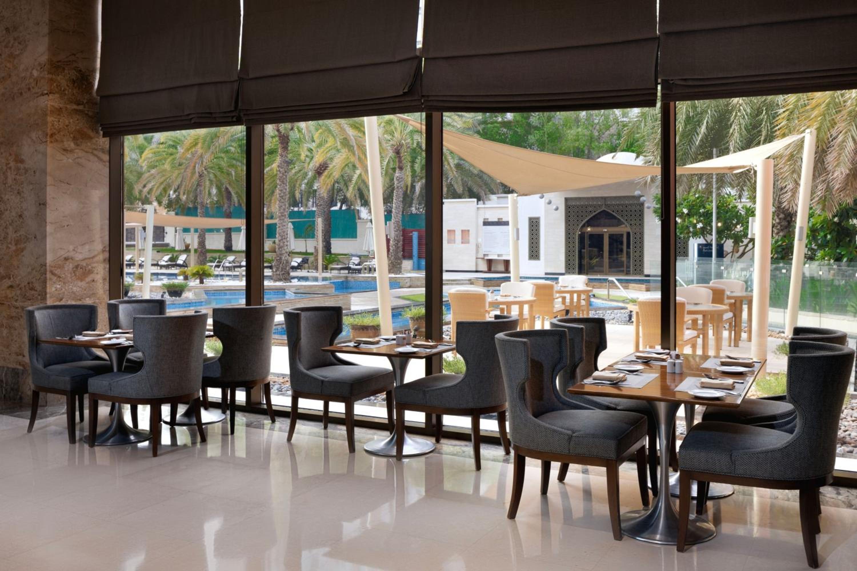 Sheraton Oman Hotel — снимок 21