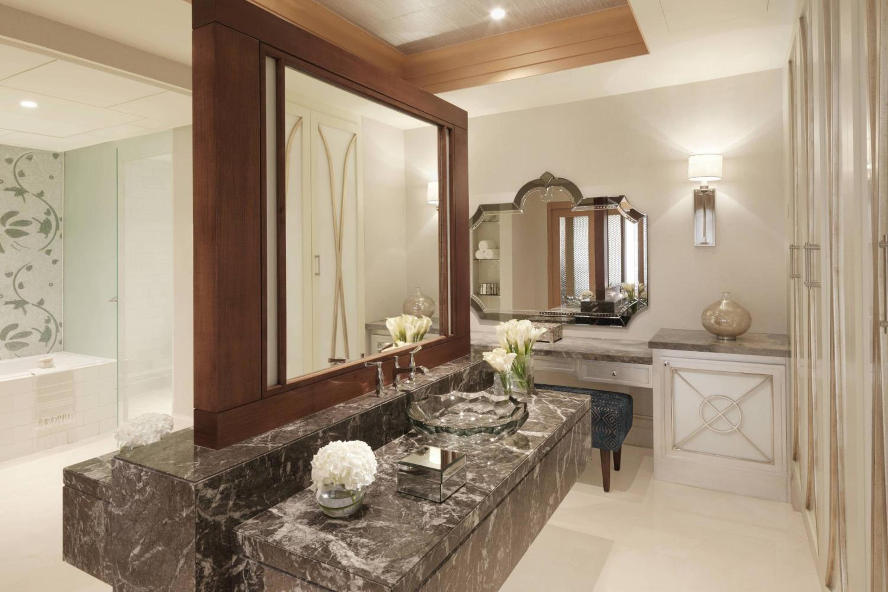 The Ritz-Carlton Abu Dhabi, Grand Canal — снимок 12