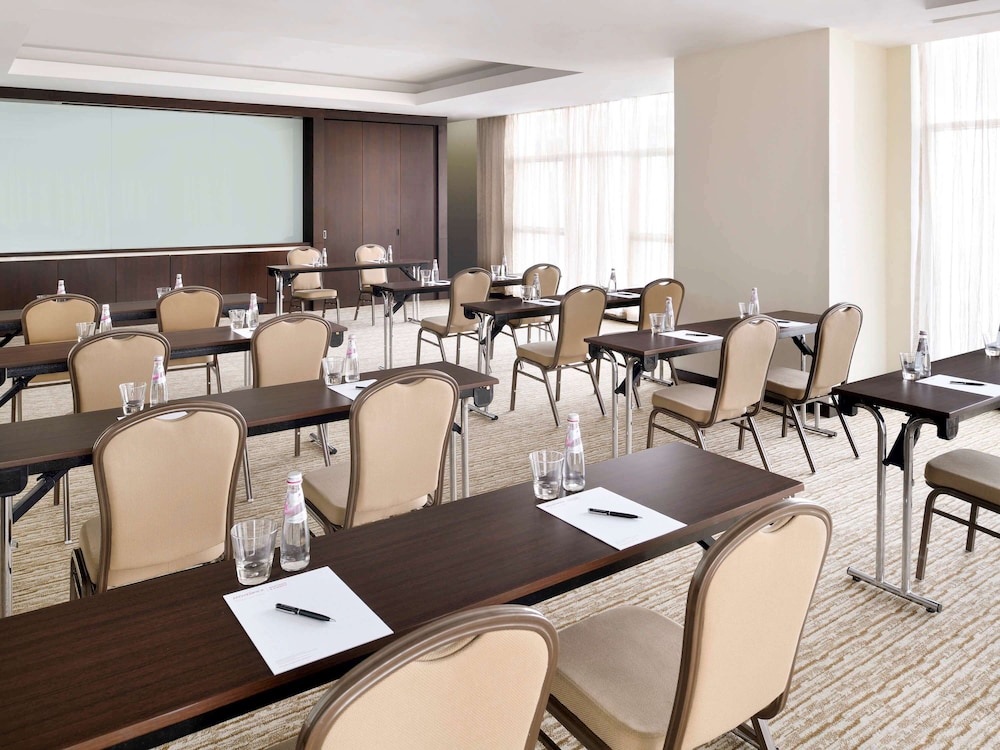 Mövenpick Hotel Jumeirah Lakes Towers — снимок 17