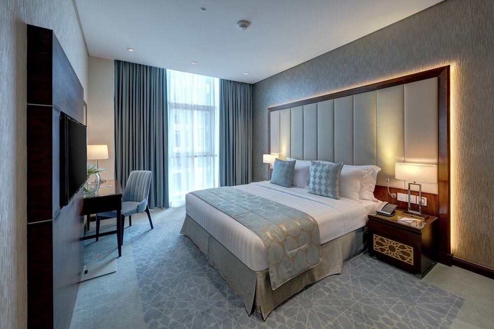 Royal Continental Suites — снимок 23
