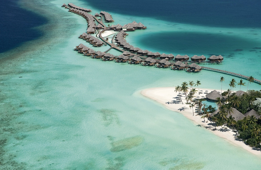 Constance Halaveli Resort — вид курорта