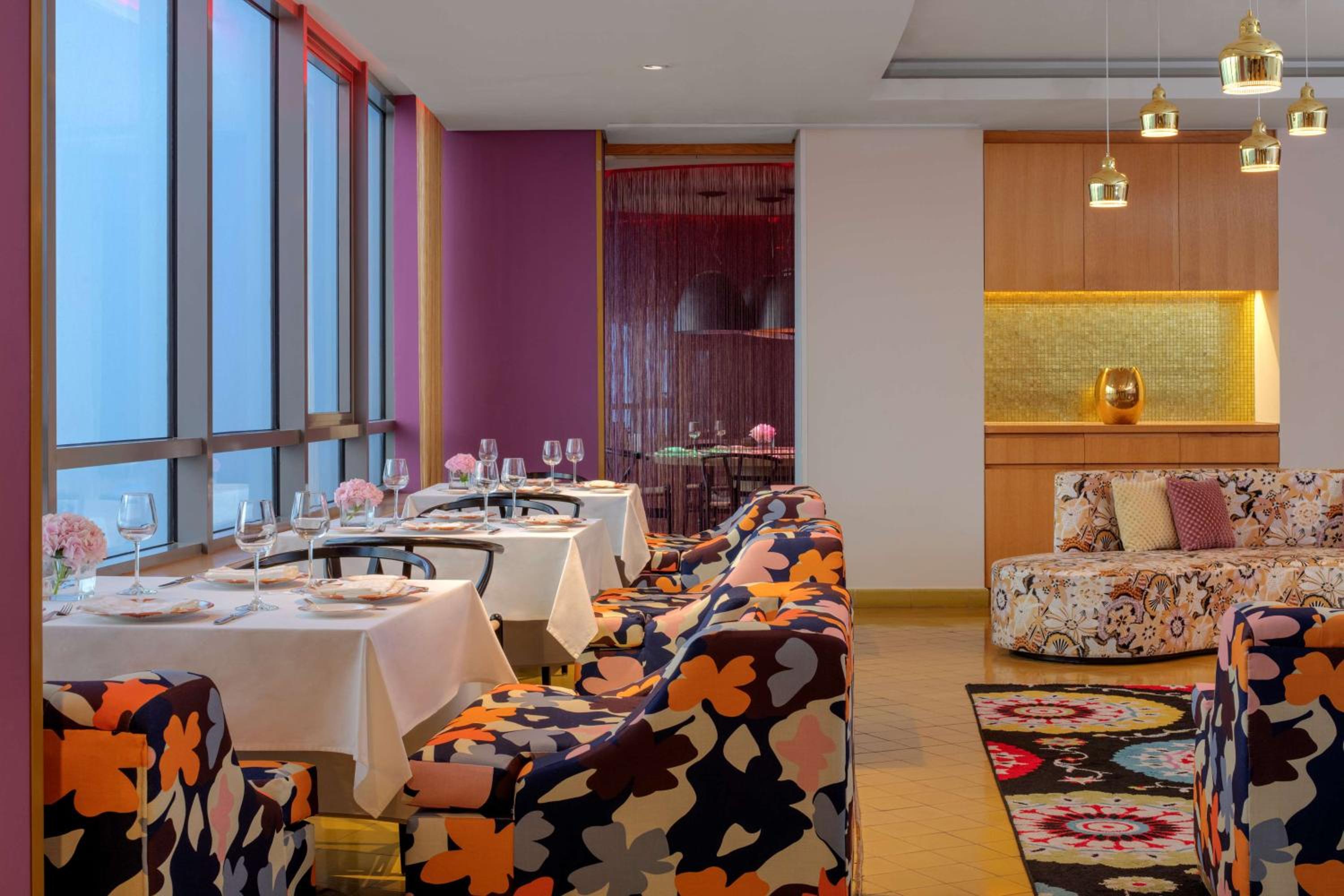 Symphony Style, Kuwait A Radisson Collection Hotel — снимок 13