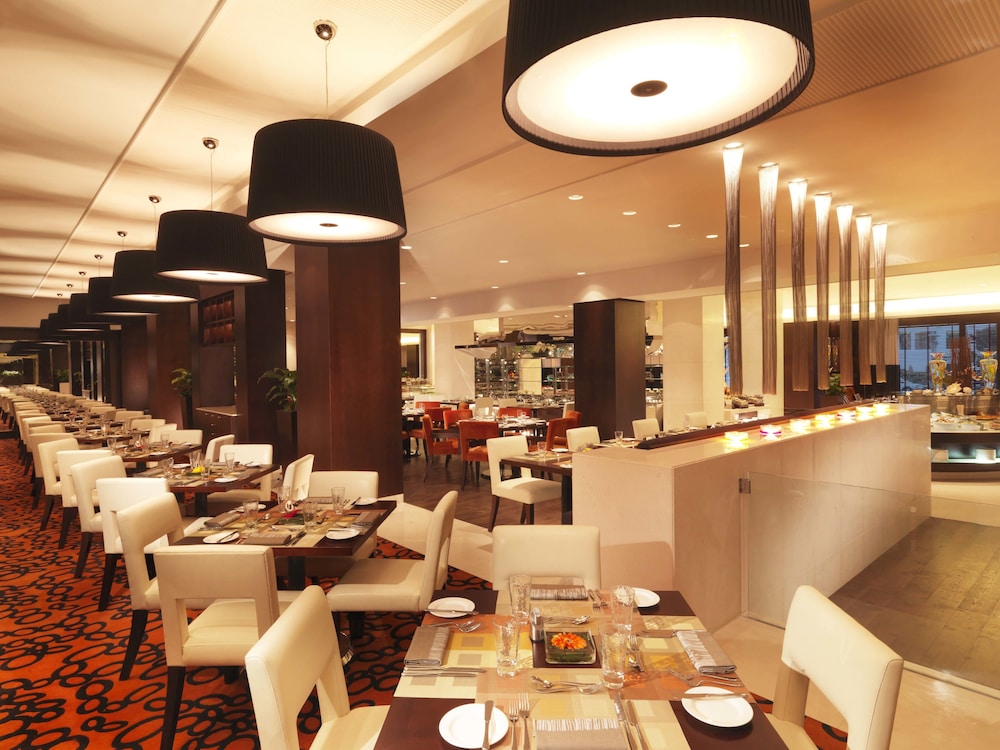 Mövenpick Grand Al Bustan Dubai — снимок 15