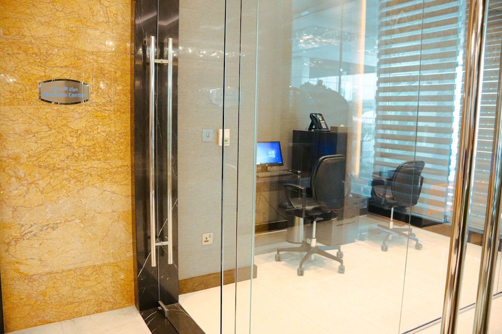 Royal Continental Suites — снимок 16