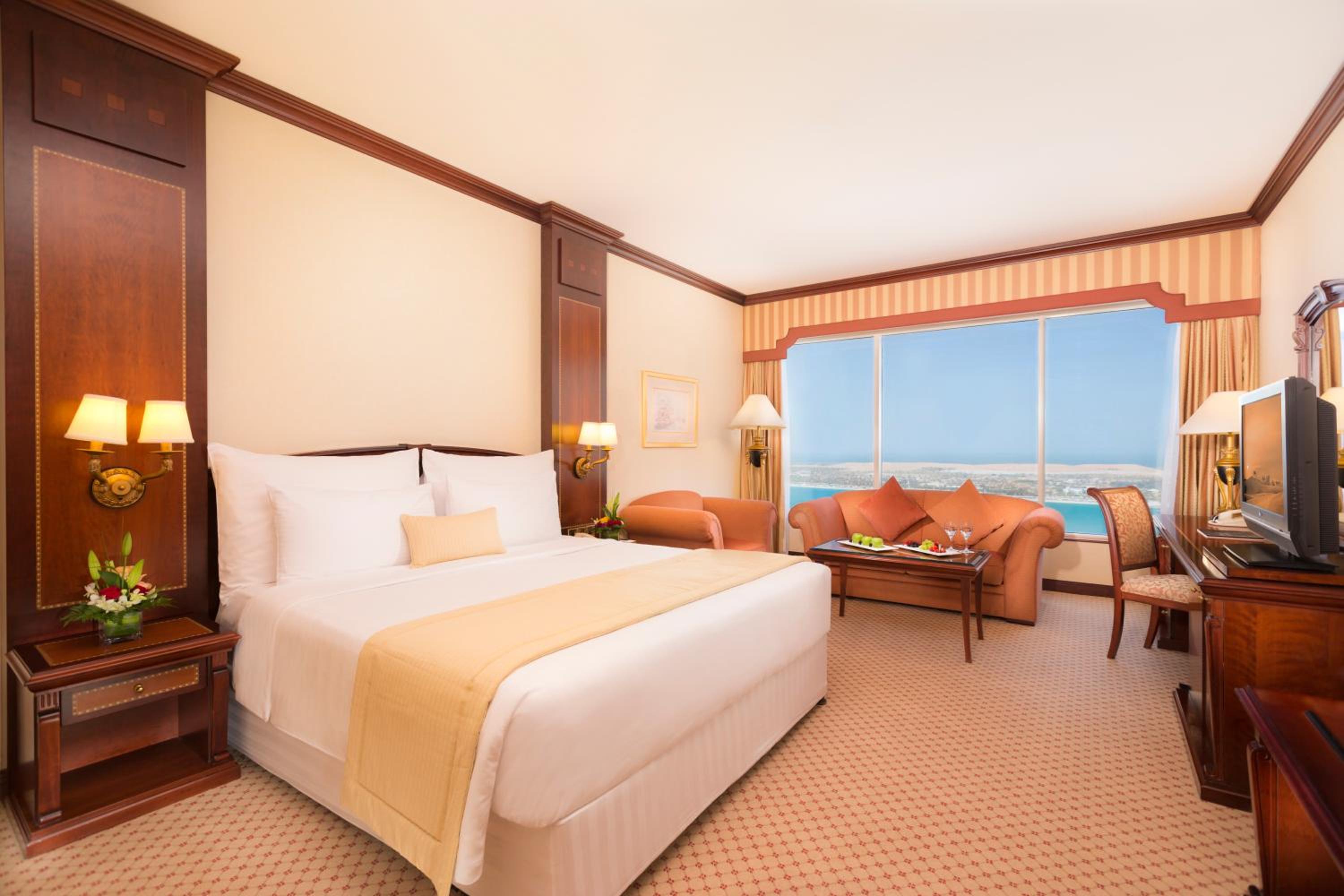 Corniche Hotel Abu Dhabi — снимок 14