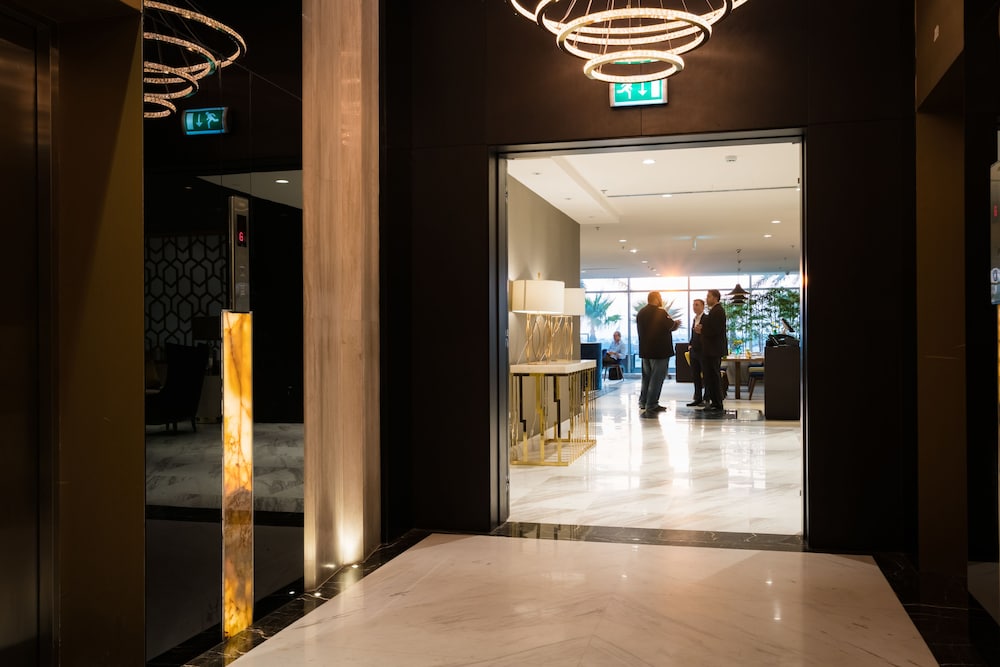 The Grove Hotel & Conference Centre — снимок 7