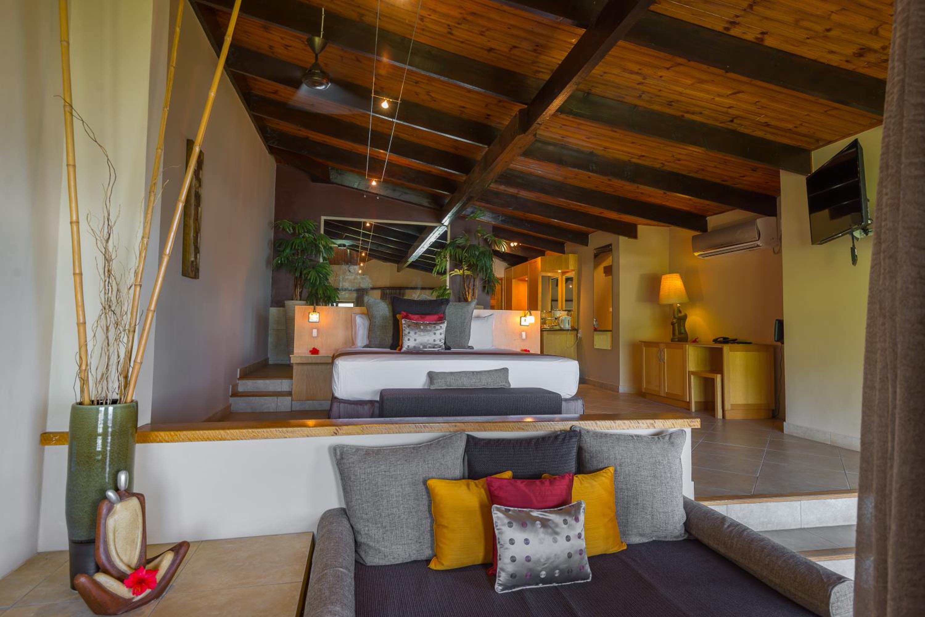 Coco de Mer Hotel and Black Parrot Suites — снимок 8