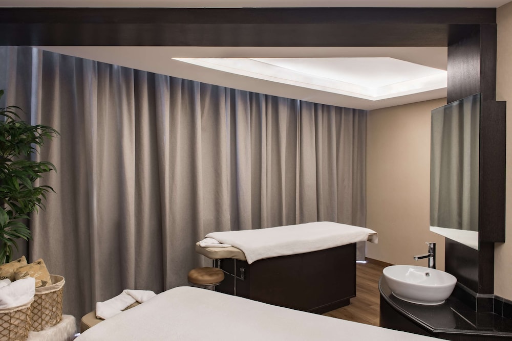 Radisson Blu Hotel, Dubai Canal View — снимок 17