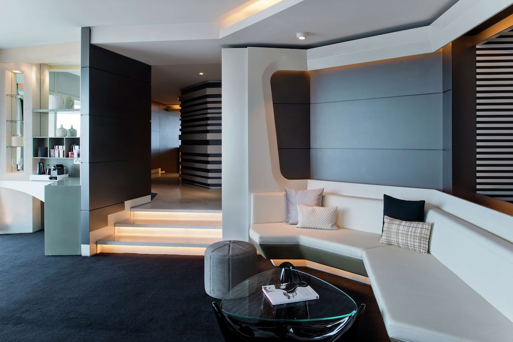 V Hotel Dubai, Curio Collection by Hilton — снимок 29