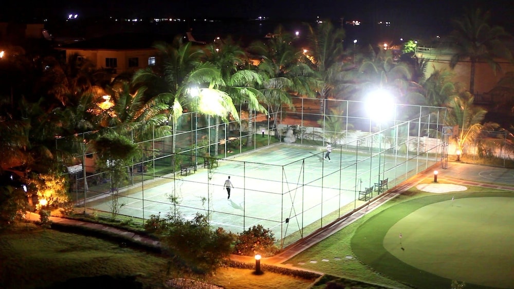 Hulhule Island Hotel — снимок 29