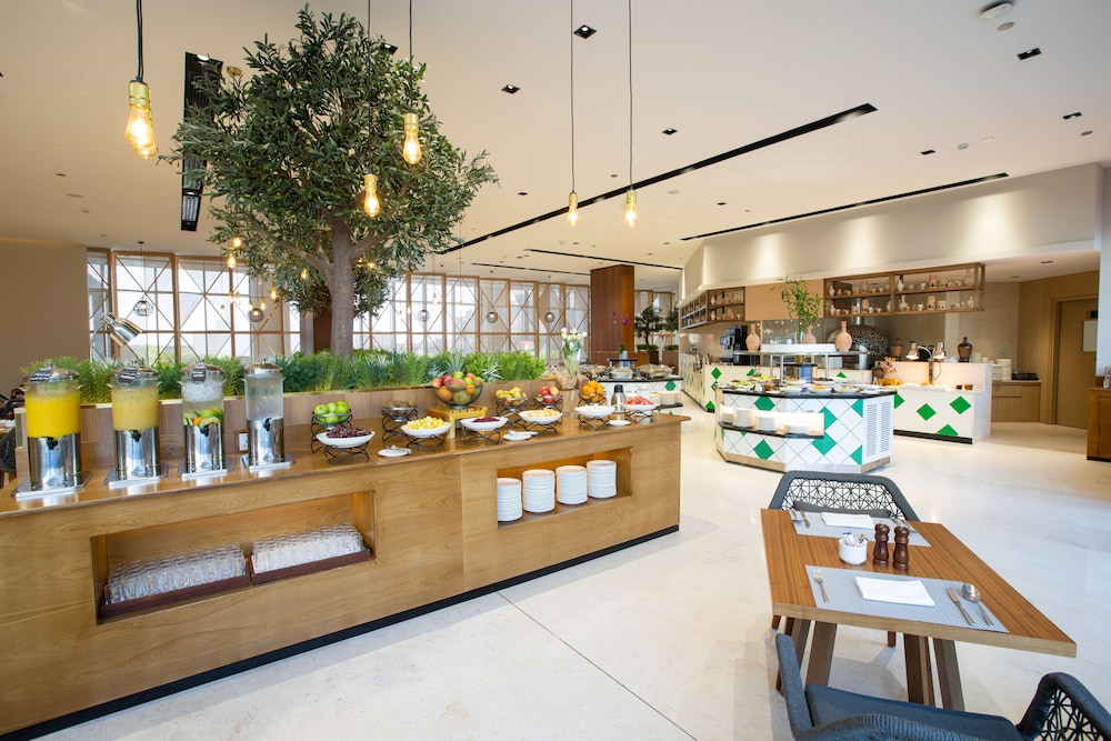 Avani Muscat Hotel & Suites — снимок 16